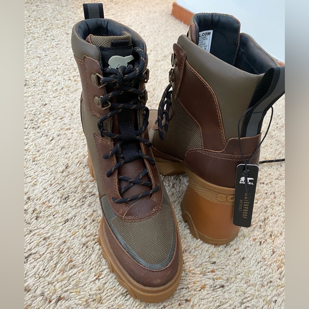 NWT Sorel Bred Heeled Boots